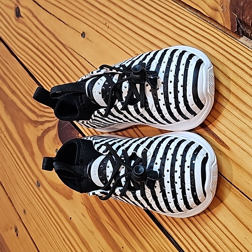 BRAND NEW Akid Chase Sneakers, Black & White, Toddler Size 8